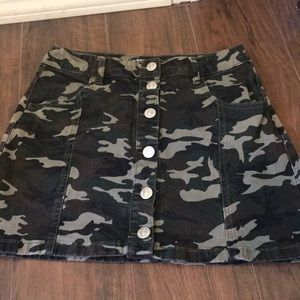 Camouflage mini skirt